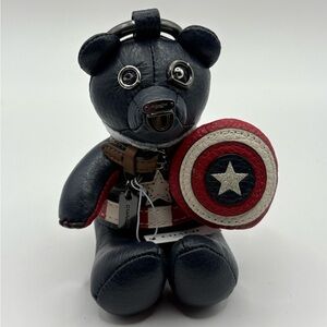 NWT 2020 RETIRED MAVEL COACH CAPTAIN AMERICA LEATHER BEAR CHARM #2752 KEYCHAIN